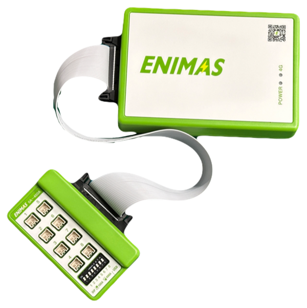 ENIMAS-TWIN本体の実機写真。緑色の筐体のロガーとCTセンサー基板が、ケーブルで接続されている